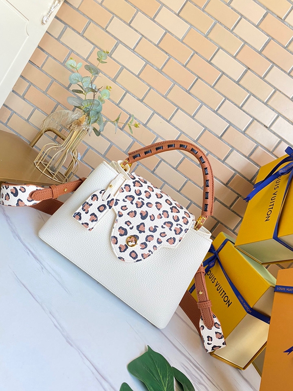 ルイヴィトンバッグ背面デザイン